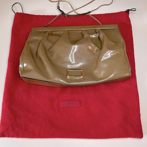 Valentino patent leather clutch with atrap - Picture 1 of 6